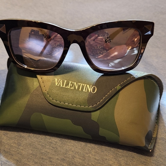 Valentino resin camo wayfarer silver mirrored sunglasses 👓 - Picture 9 of 14